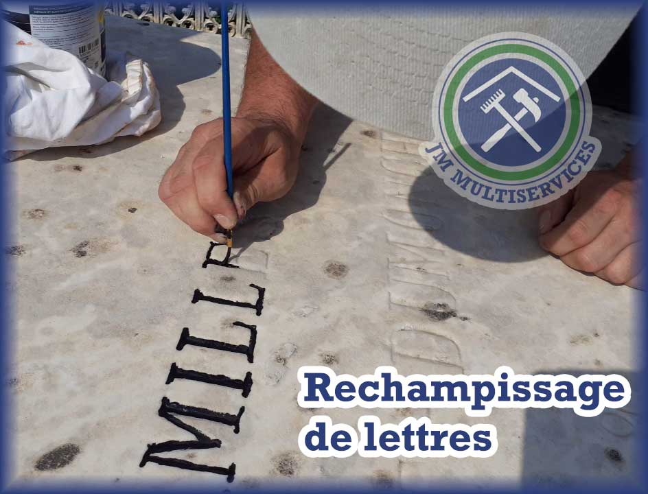 Rechampissage de lettres sur une tombe
