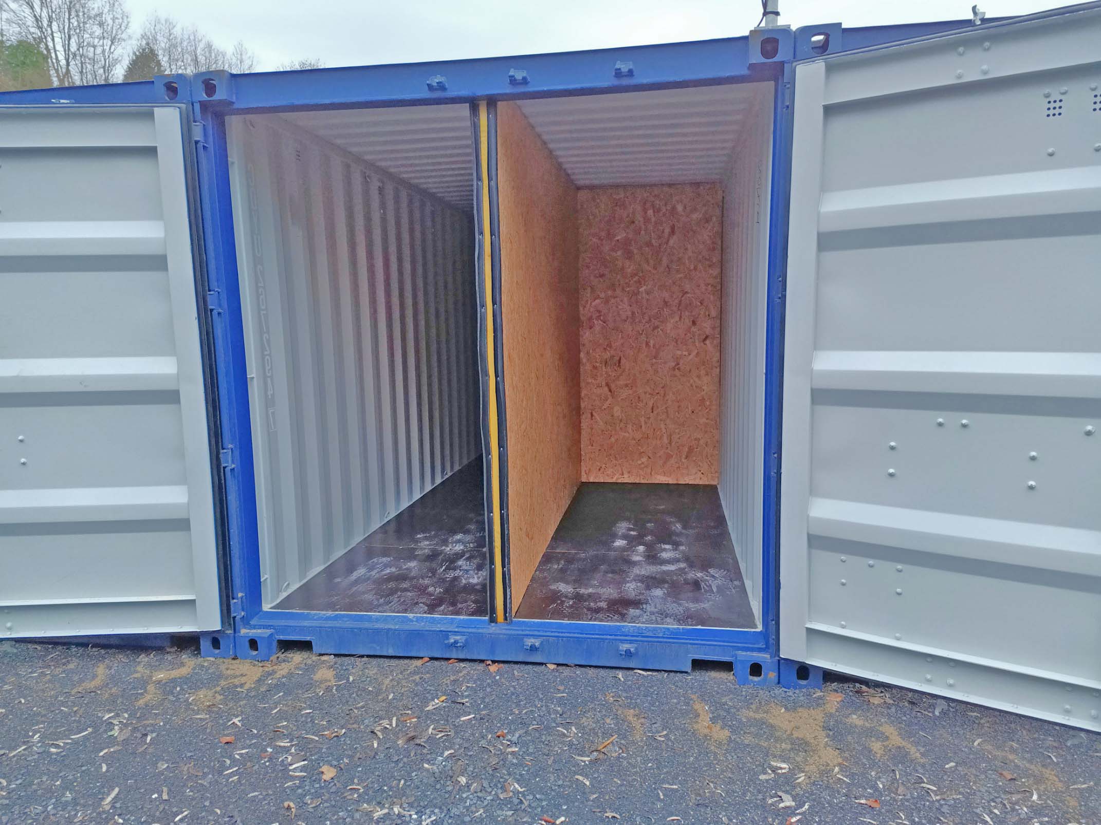 Container atelier + magasin aménagé en 4+10M²