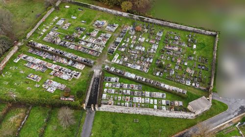 Vue aérienne par drone du cimetière de Monthermé