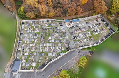 Vue aérienne par drone du cimetière de Bogny-sur-Meuse - Levrezy