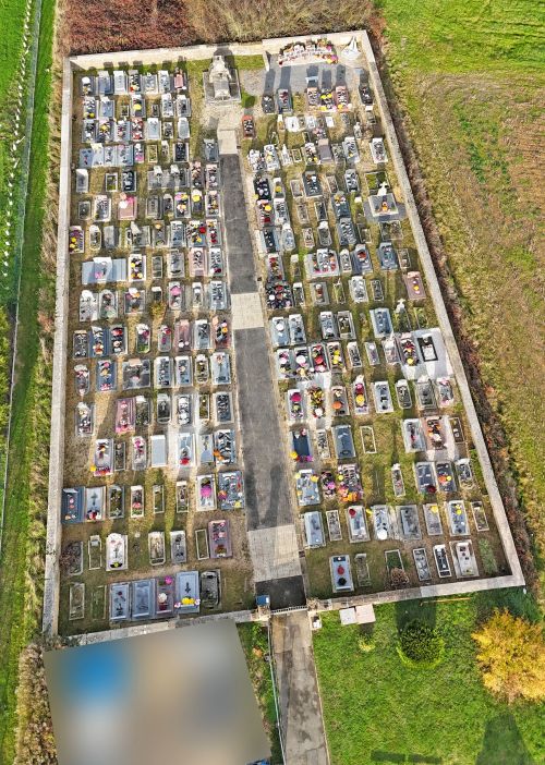Vue aérienne par drone du cimetière de Noyers-Pont-Maugis (Pont-Maugis)
