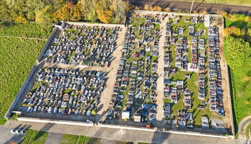 Vue aérienne par drone du cimetière de Douzy