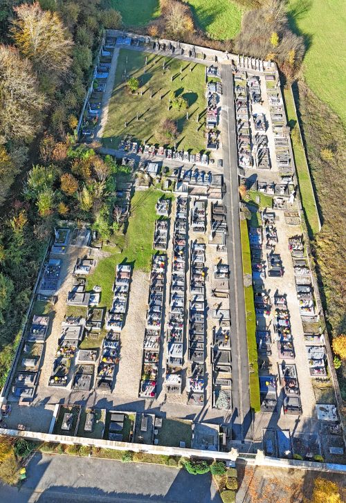 Vue aérienne par drone du cimetière de Givonne