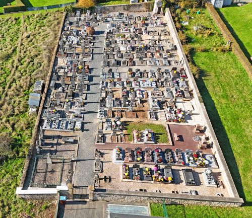 Vue aérienne par drone du cimetière de Illy