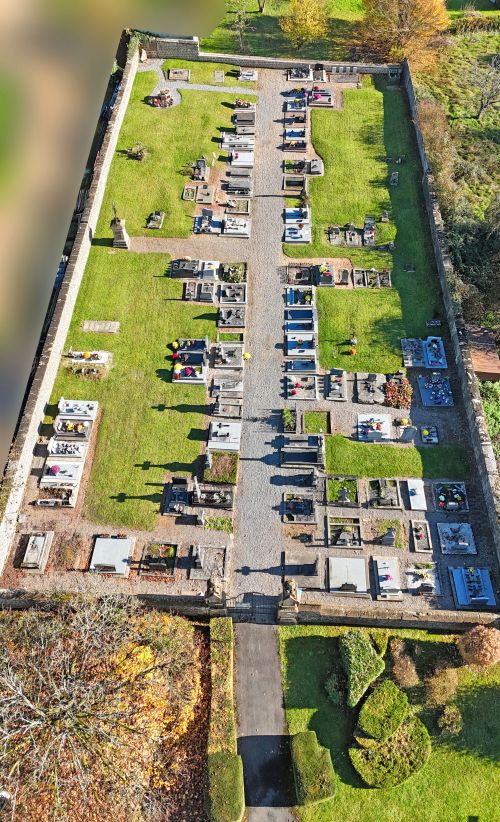 Vue aérienne par drone du cimetière de Fleigneux