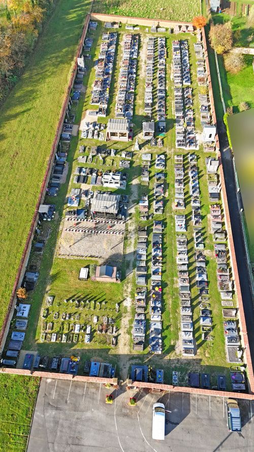 Vue aérienne par drone du cimetière de Dom-le-Mesnil