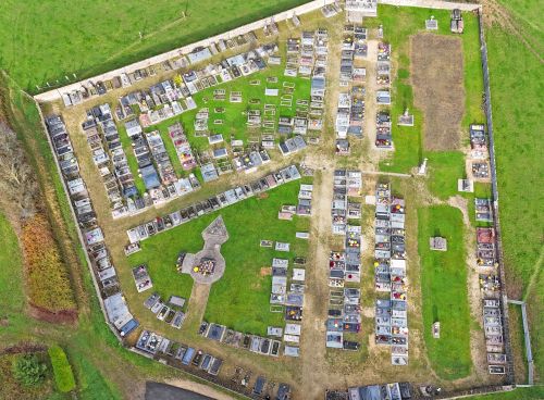 Vue aérienne par drone du cimetière de Flize