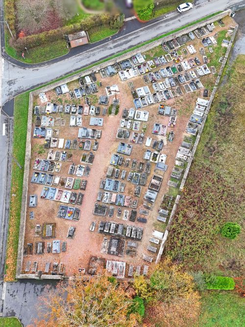 Vue aérienne par drone du cimetière de Lonny