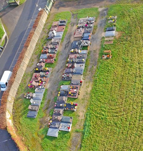 Vue aérienne par drone du cimetière de Aiglemont