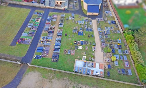 Vue aérienne par drone du cimetière de Issancourt-et-Rumel